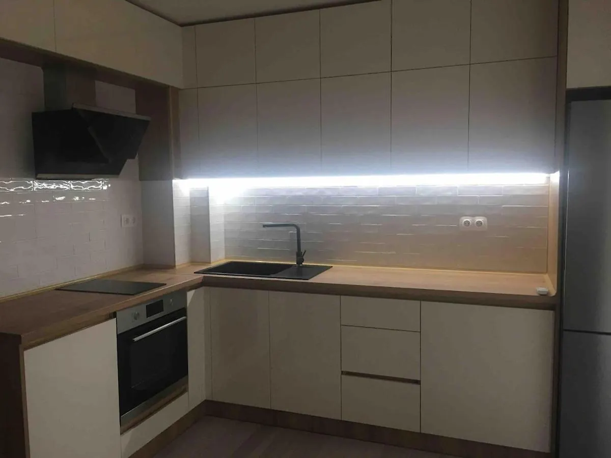 Central 1 Bedroom Condo With Parking On Site Varna Apartment