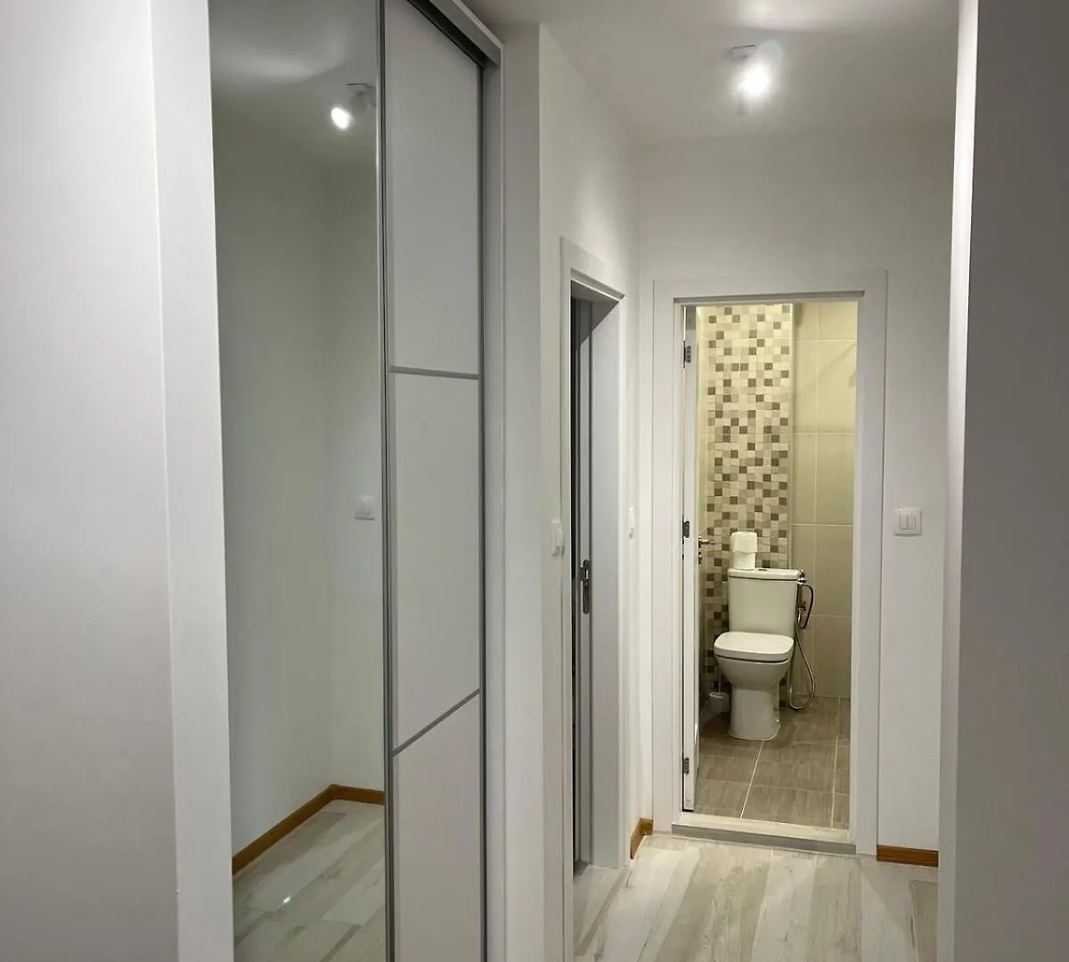 Central 1 Bedroom Condo With Parking On Site Varna Apartment