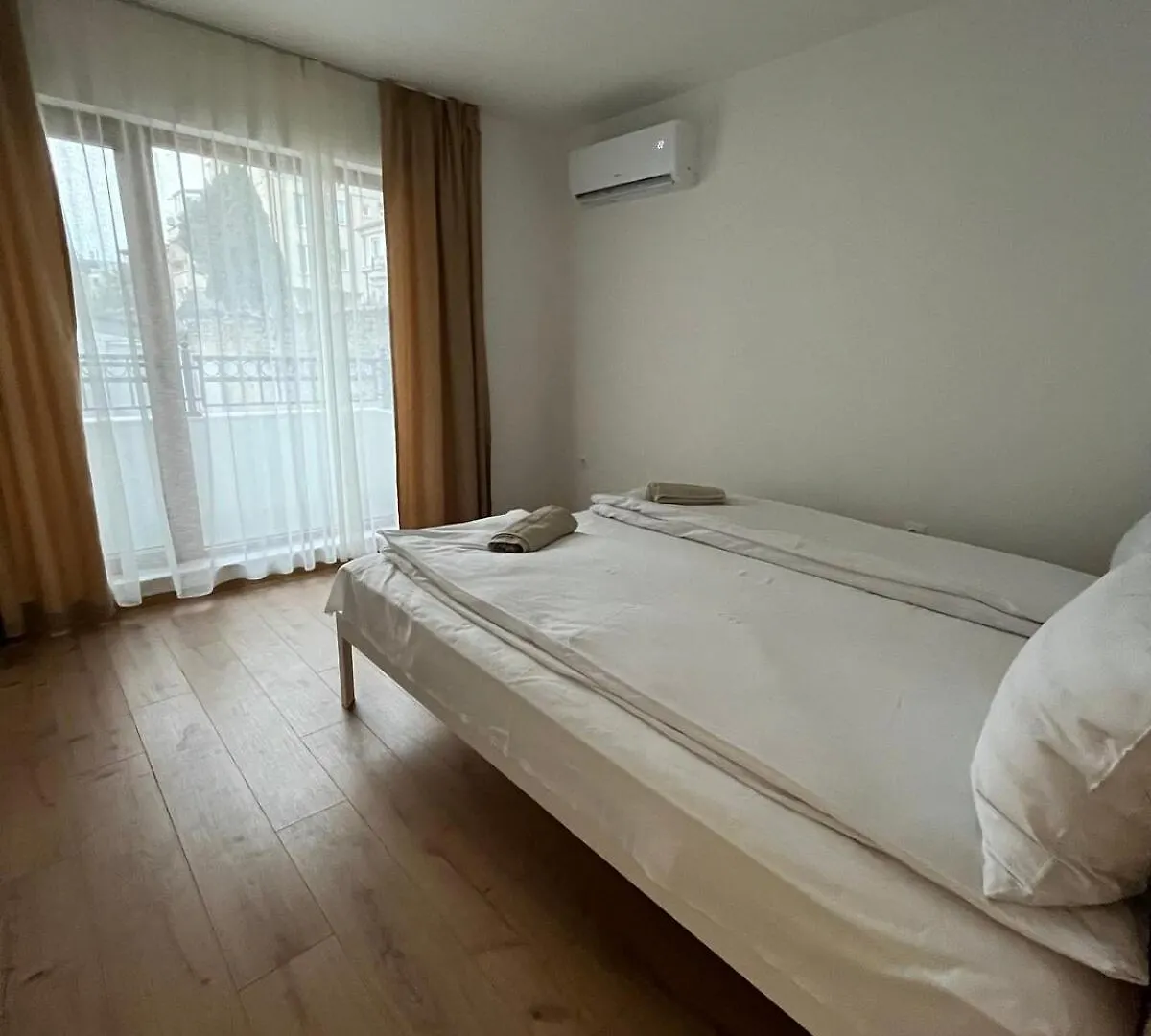 Central 1 Bedroom Condo With Parking On Site Varna 0*,