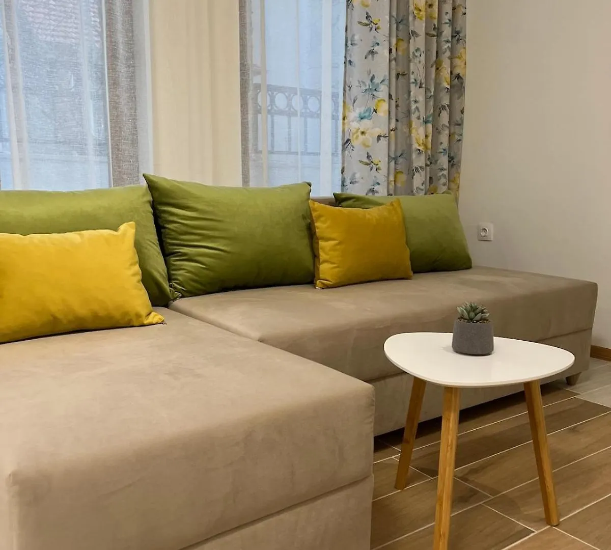 Central 1 Bedroom Condo With Parking On Site Varna